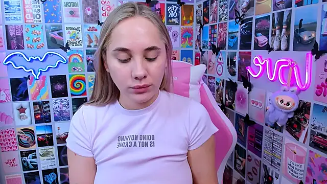 MiaMilas online show from 12-17-25, 11:38