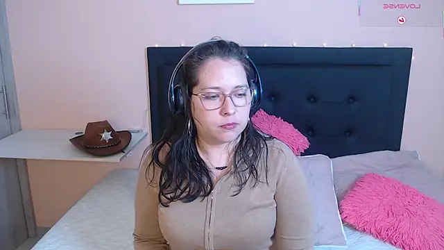 May Carlier online show from 10-04-25, 01:36