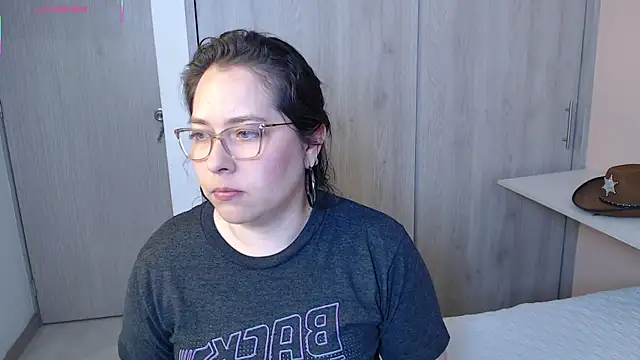 May Carlier online show from 10-20-25, 03:07