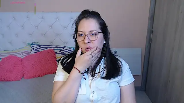 May Carlier online show from 11-30-25, 06:28