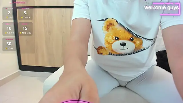 Snapshot of adela_chase chatting on 12-04-25, 02:43 adela chase online show from 12-04-25, 02:43