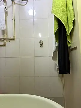 Snapshot of Hoskuw chatting on 12-12-24, 12:01 Hoskuw online show from 12-12-24, 12:01