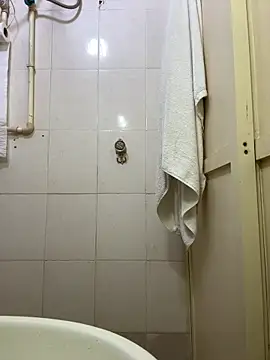 Snapshot of Hoskuw chatting on 01-24-25, 01:14 Hoskuw online show from 01-24-25, 01:14