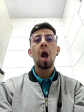 Snapshot of stivevv chatting on 03-04-26, 06:25 stivevv online show from 03-04-26, 06:25