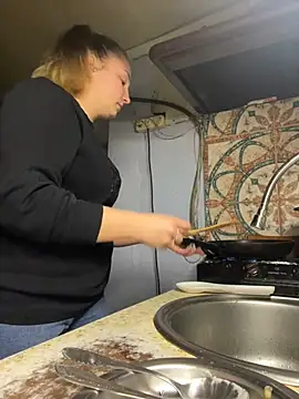 Joannakiss online show from 03-11-25, 08:42