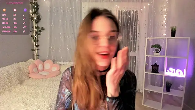 Snapshot of AraCopple chatting on 12-12-24, 09:15 AraCopple online show from 12-12-24, 09:15