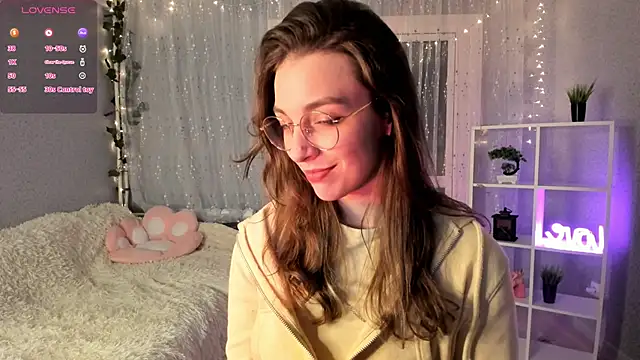 Snapshot of AraCopple chatting on 12-19-24, 06:45 AraCopple online show from 12-19-24, 06:45