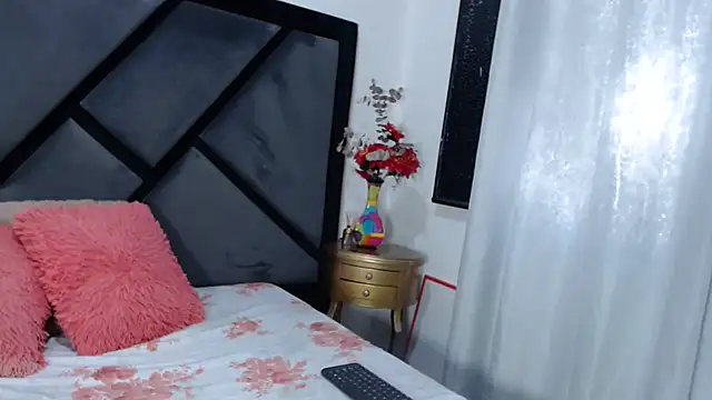 Snapshot of GabrielaDurann chatting on 01-23-25, 07:29 GabrielaDurann online show from 01-23-25, 07:29