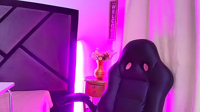 Snapshot of GabrielaDurann chatting on 10-30-25, 08:31 GabrielaDurann online show from 10-30-25, 08:31