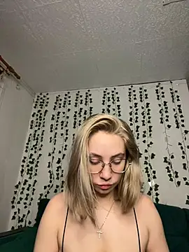 Kitty Katrine online show from 03-21-25, 06:40