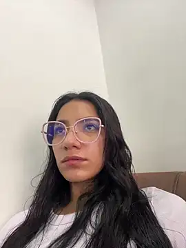 Snapshot of dolcebella chatting on 02-14-26, 06:37 dolcebella online show from 02-14-26, 06:37