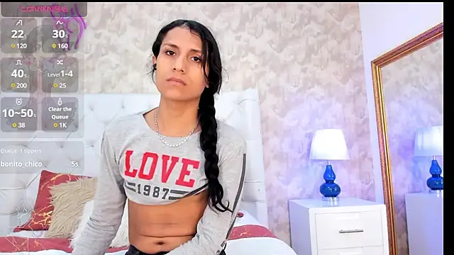 Eliza Thaylor   online show from 12-17-24, 11:28