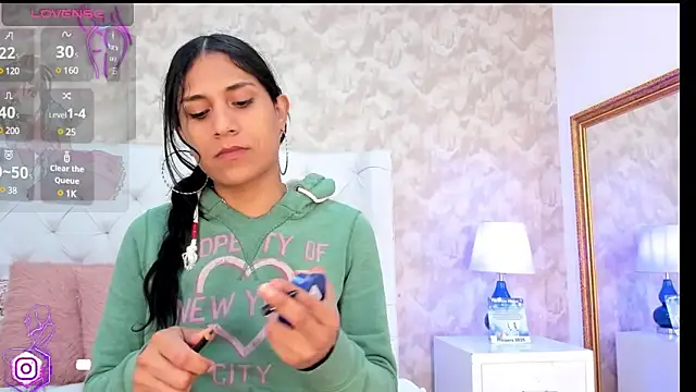 Eliza Thaylor   online show from 01-05-25, 02:52