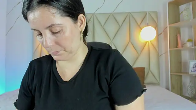 Snapshot of angelswets chatting on 12-20-25, 01:07 angelswets online show from 12-20-25, 01:07