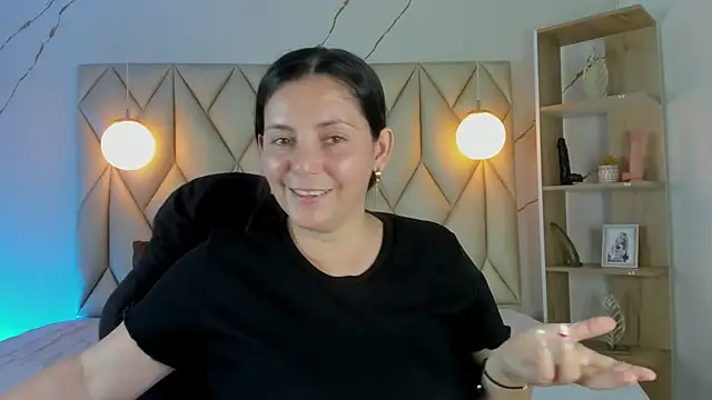 Snapshot of angelswets chatting on 01-06-26, 02:10 angelswets online show from 01-06-26, 02:10