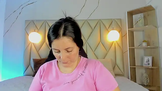 Snapshot of angelswets chatting on 01-07-26, 02:41 angelswets online show from 01-07-26, 02:41