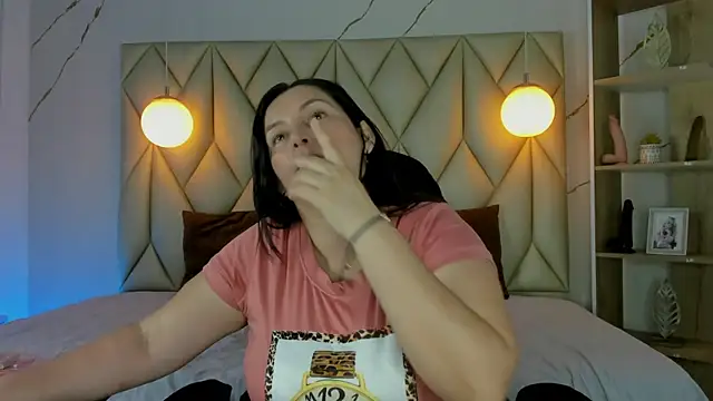 Snapshot of angelswets chatting on 01-14-26, 02:12 angelswets online show from 01-14-26, 02:12