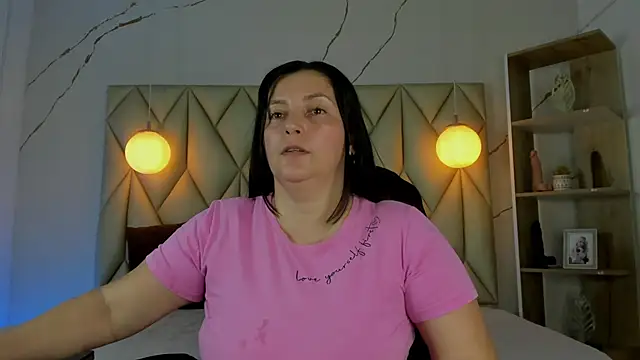 Snapshot of angelswets chatting on 01-15-26, 01:59 angelswets online show from 01-15-26, 01:59