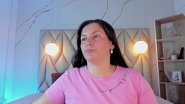 Snapshot of angelswets chatting on 02-05-26, 04:11 angelswets online show from 02-05-26, 04:11