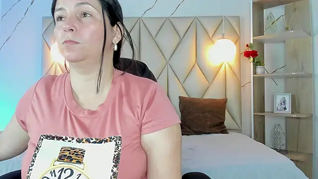 Snapshot of angelswets chatting on 02-09-26, 02:21 angelswets online show from 02-09-26, 02:21