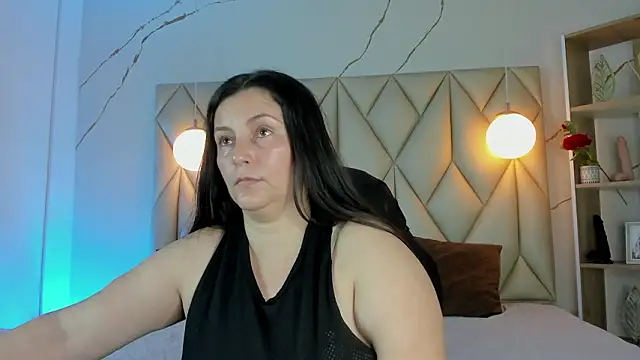 Snapshot of angelswets chatting on 02-12-26, 02:45 angelswets online show from 02-12-26, 02:45