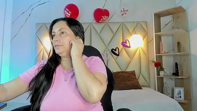 Snapshot of angelswets chatting on 02-21-26, 01:45 angelswets online show from 02-21-26, 01:45