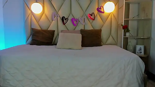 Snapshot of angelswets chatting on 02-22-26, 01:09 angelswets online show from 02-22-26, 01:09