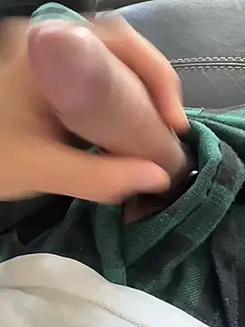 Snapshot of Pussylover_32 chatting on 11-06-25, 05:14 Pussylover 32 online show from 11-06-25, 05:14