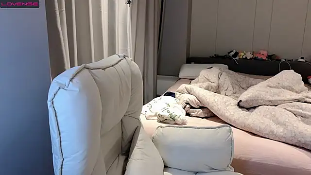 qiqi-666 online show from 03-21-25, 12:17