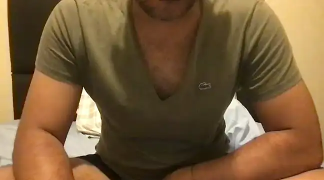 Snapshot of pe_netrad0r chatting on 12-26-24, 05:04 pe netrad0r online show from 12-26-24, 05:04