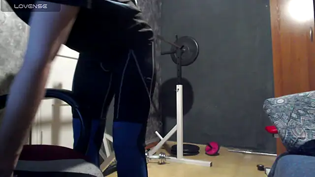 Snapshot of womanstrong78 chatting on 12-22-25, 04:15 womanstrong78 online show from 12-22-25, 04:15