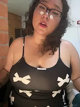 Snapshot of CinnamonCookiez chatting on 12-17-24, 03:50 CinnamonCookiez online show from 12-17-24, 03:50