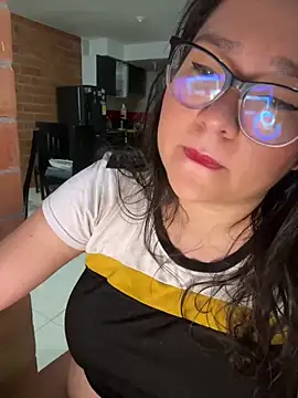 Snapshot of CinnamonCookiez chatting on 12-20-24, 03:25 CinnamonCookiez online show from 12-20-24, 03:25