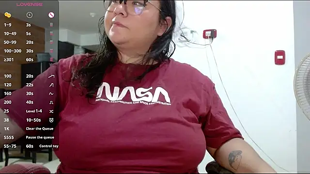 Snapshot of CinnamonCookiez chatting on 12-21-24, 04:41 CinnamonCookiez online show from 12-21-24, 04:41