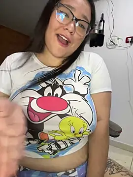 Snapshot of CinnamonCookiez chatting on 12-25-24, 05:37 CinnamonCookiez online show from 12-25-24, 05:37