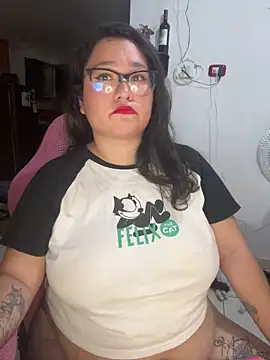 Snapshot of CinnamonCookiez chatting on 12-26-24, 03:06 CinnamonCookiez online show from 12-26-24, 03:06