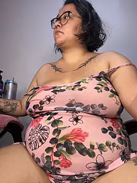 Snapshot of CinnamonCookiez chatting on 10-14-25, 04:02 CinnamonCookiez online show from 10-14-25, 04:02