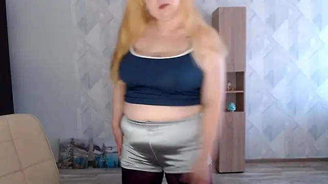 Snapshot of Melina_Hot9 chatting on 09-09-25, 04:45 Melina Hot9 online show from 09-09-25, 04:45