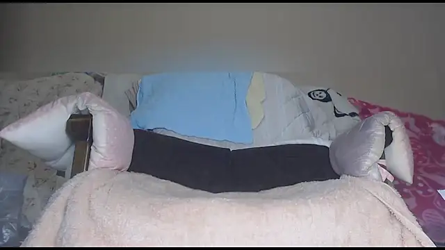 Snapshot of cross-dresser-nana chatting on 12-04-24, 10:19 cross-dresser-nana online show from 12-04-24, 10:19