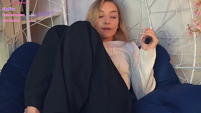 Snapshot of FlairCunard chatting on 12-01-24, 10:43 FlairCunard online show from 12-01-24, 10:43