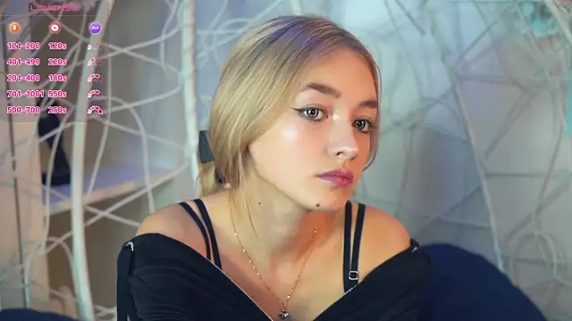 Snapshot of FlairCunard chatting on 12-10-24, 05:55 FlairCunard online show from 12-10-24, 05:55