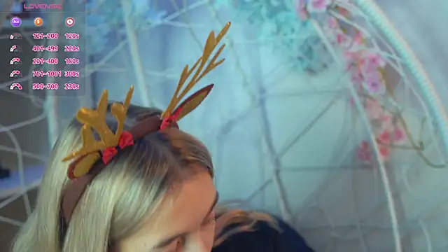 Snapshot of FlairCunard chatting on 12-14-24, 03:04 FlairCunard online show from 12-14-24, 03:04