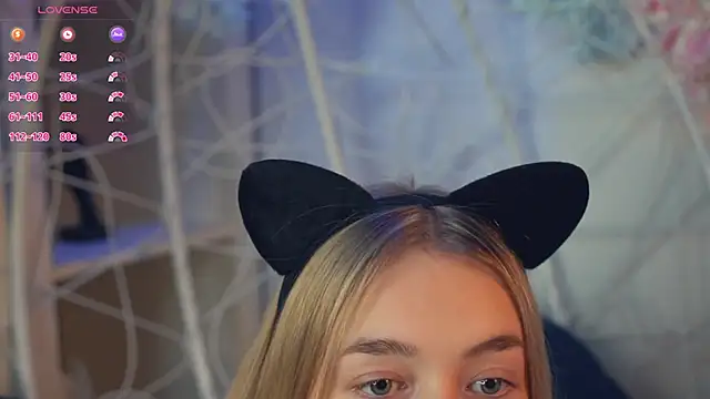 Snapshot of FlairCunard chatting on 12-14-24, 10:18 FlairCunard online show from 12-14-24, 10:18