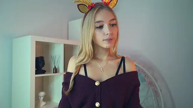 Snapshot of FlairCunard chatting on 12-18-24, 08:57 FlairCunard online show from 12-18-24, 08:57