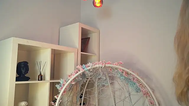 Snapshot of FlairCunard chatting on 12-19-24, 12:02 FlairCunard online show from 12-19-24, 12:02