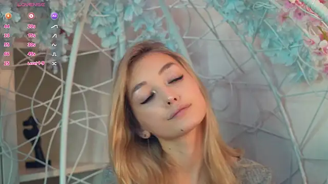 Snapshot of FlairCunard chatting on 12-20-24, 05:51 FlairCunard online show from 12-20-24, 05:51