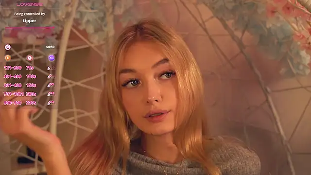 Snapshot of FlairCunard chatting on 12-20-24, 08:55 FlairCunard online show from 12-20-24, 08:55