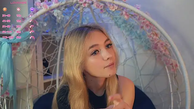 Snapshot of FlairCunard chatting on 12-21-24, 06:34 FlairCunard online show from 12-21-24, 06:34