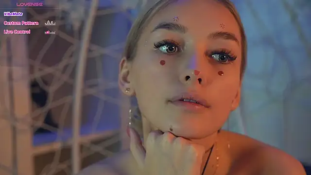 Snapshot of FlairCunard chatting on 12-21-24, 09:36 FlairCunard online show from 12-21-24, 09:36