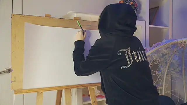 Snapshot of FlairCunard chatting on 12-27-24, 02:54 FlairCunard online show from 12-27-24, 02:54